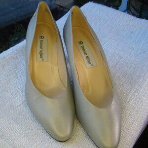 Etienne Aigner Priscila olive light green leather medium heel pumps, Sz 5.5